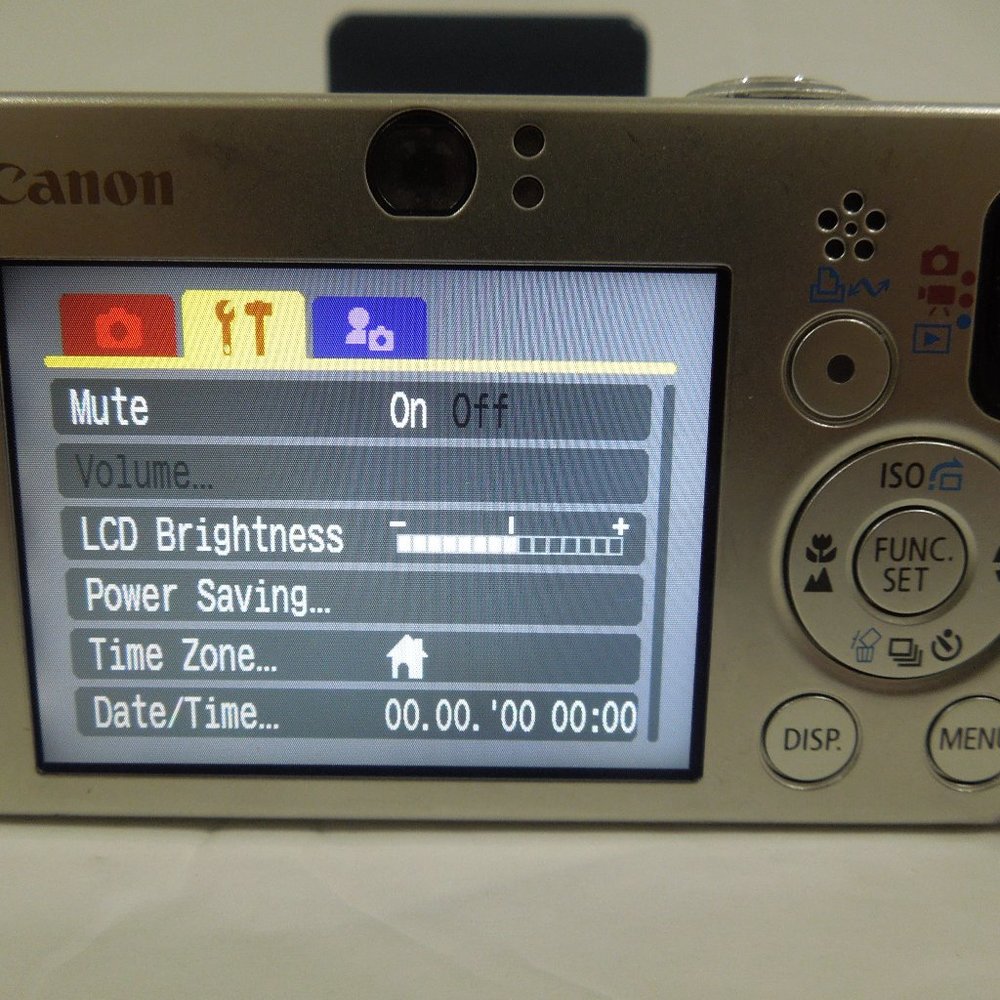 Canon PowerShot SD1000 7.1MP Digital Elph Camera with 3x Optical Zoom - Picture 6 of 8